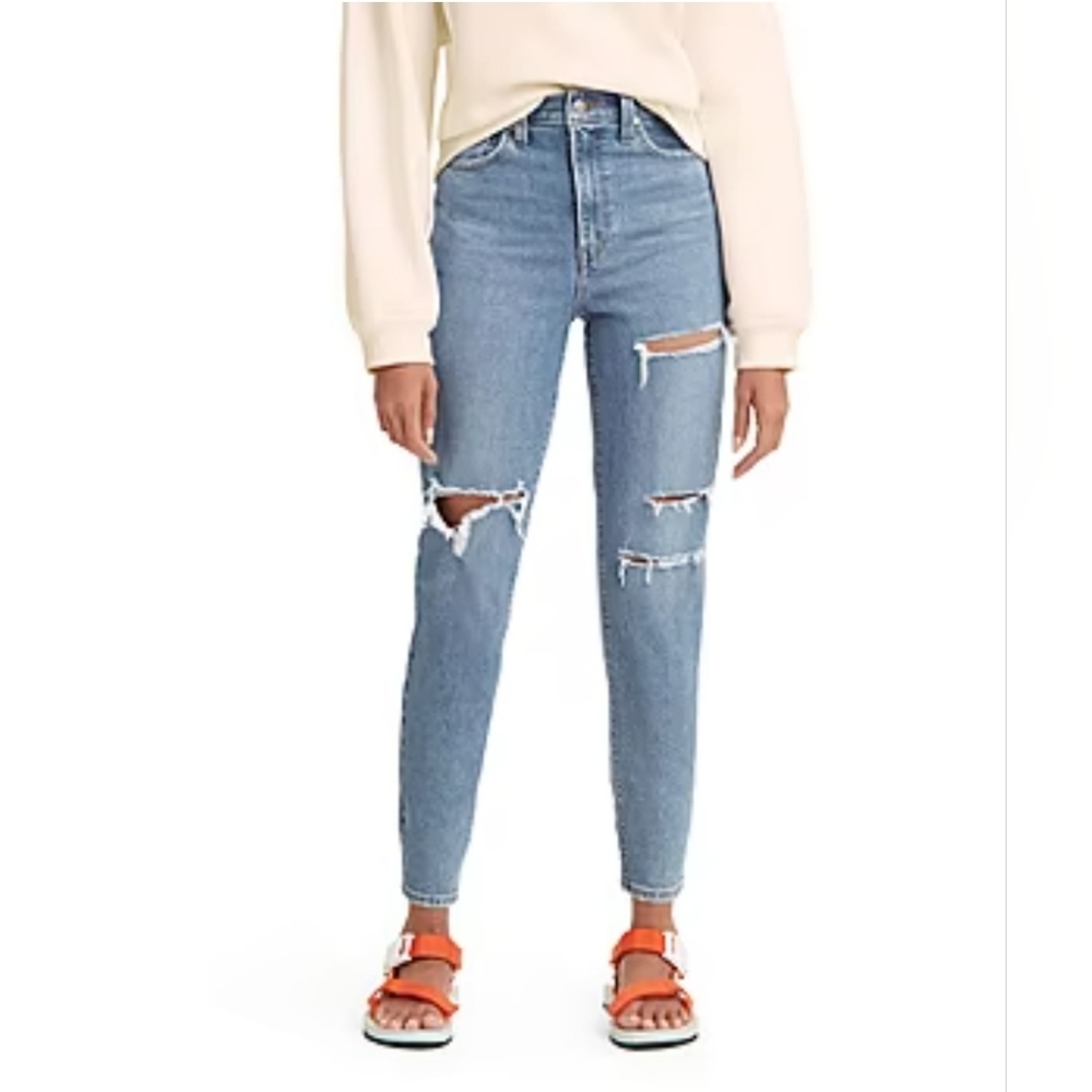 NWOT Levi Strauss distressed jeans